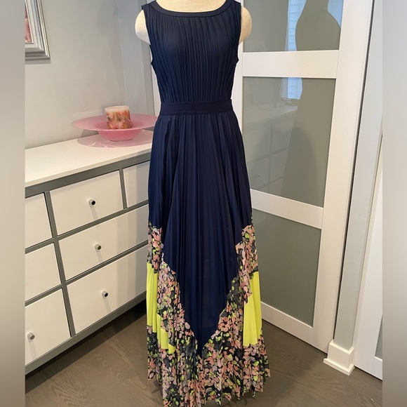 BCBG DRESS - Picture 2 of 4